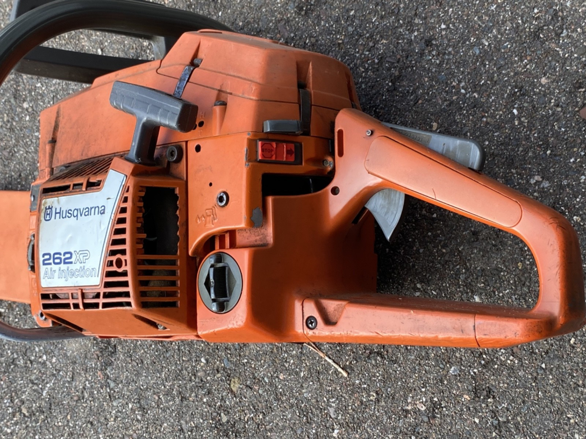 HUSQVARNA 262XP Chainsaw, with 18
