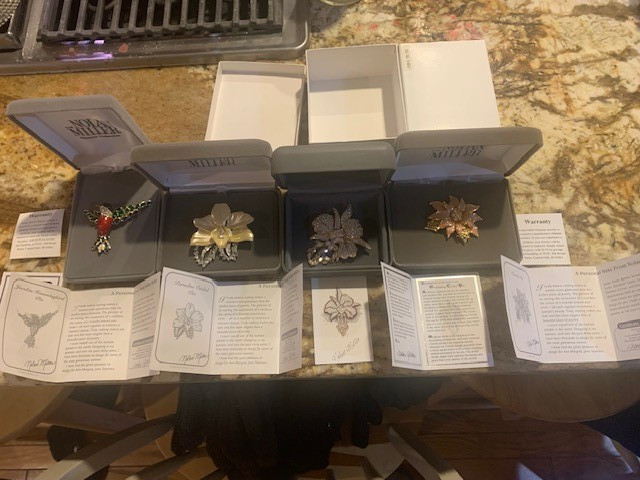 4xNIB Beautiful Nolan Miller Various Brooch Pins, Original Boxes & Certificates