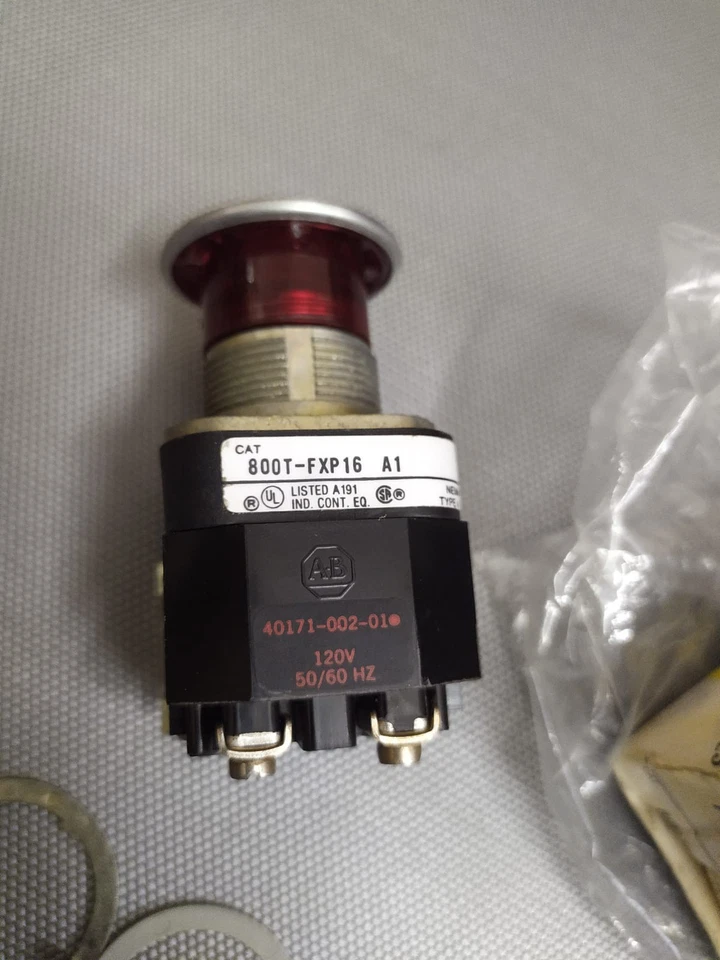 ALLEN BRADLEY 800T-FXP16RA1 30.5mm Type 4/13 2 Pos. PB-Illum., Push-Pull, Red - Image 4 of 4