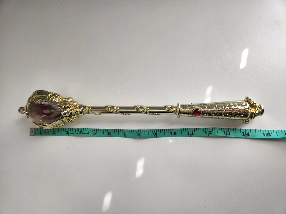 Varita rosa roja iluminada de la tienda Disney La Bella y la Bestia Bella Foto 4 de 4