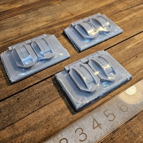 BELL 5180-0 Outlet Cover Gray 3½" Weatherproof Exterior Zinc 2-Hole Outlet 3pcs - Picture 2 of 4