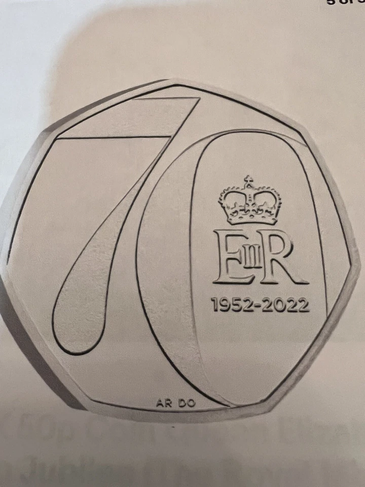Reino Unido 2022 Su Majestad Reina Isabel l l l Jubileo de Platino 50P brillante moneda sin circular Foto 2 de 4
