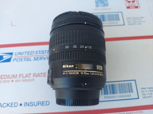 Nikon AF-S Nikkor 18-70mm 1:3.5-4.5 G ED DX w/Caps