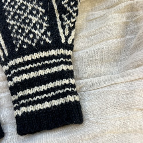 Antique 1900s Mittens Wool Hand Knit Black & White “Pink” Folk Vintage - Picture 14 of 16