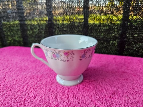 FTDA Tea Cup & Saucer Pink Blue & White Flowers With Platinum Trim Vintage 1986 - Picture 5 of 6