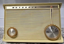 Vintage Motorla Tube Radio ▪︎ Model A8S-23 in Yellow ▪︎ Works with Slight Hum
