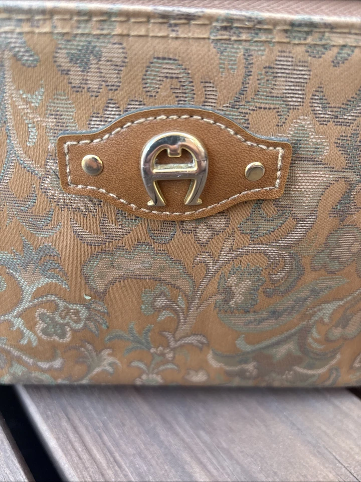 Bolsa de viaje cosmética vintage Etienne Aigner colección Heritage Foto 2 de 4