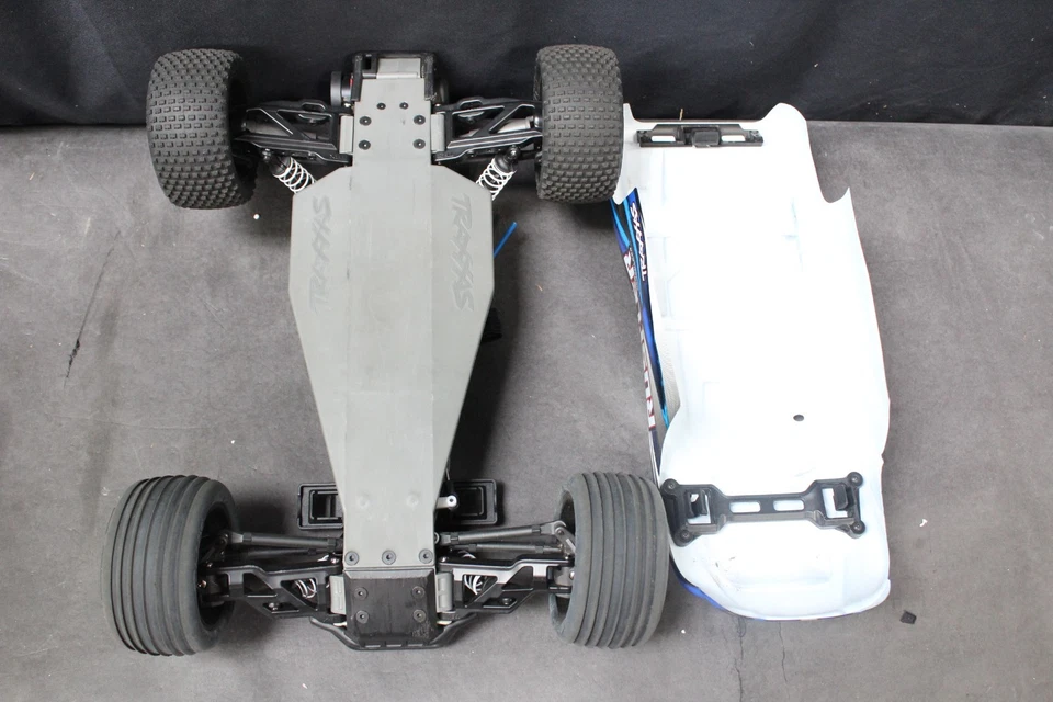 TRAXXAS 37354-4 RUSTLER BL-2S BRUSHLESS ST 356 - Image 3 of 3