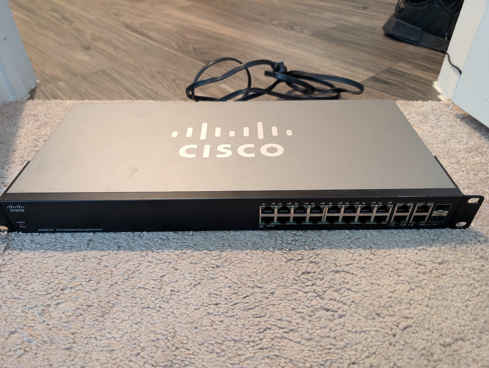 Cisco  (SRW2016-K9 V04) 20-Ports External Ethernet Switch Wi