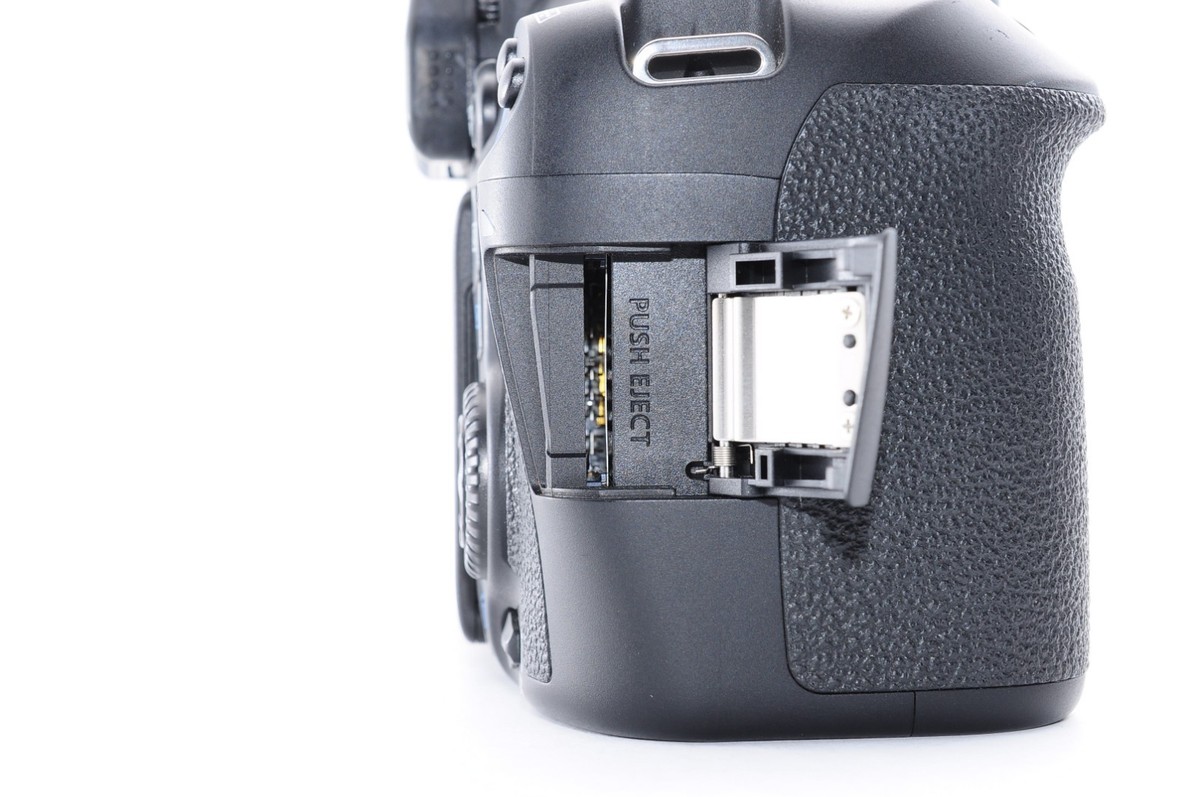 Canon EOS 70D Near Mint S/C 7,965 Digital SLR Body Only Y3822 | eBay