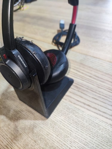 Plantronics Voyager Focus UC B825M Bluetooth Wireless Headset + Stand *Worn - Photo 2/8