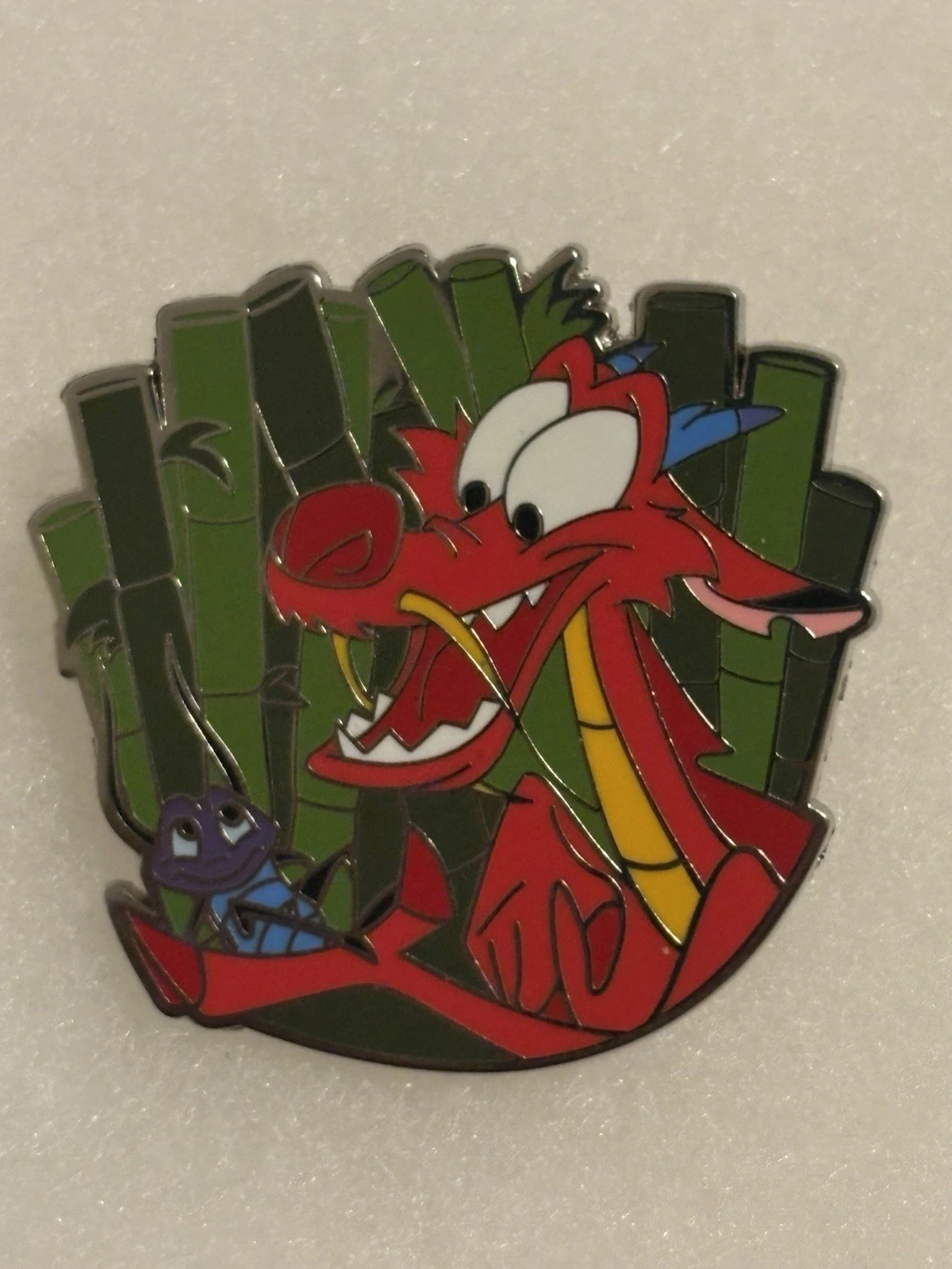 Disney pin 127346 Mulan Mushu Holding Cri-Kee Crikee princess dragon