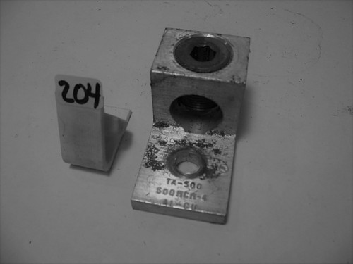 ILSCO D982 Lug TA-500 500MCM-4 AL9CU (#204)USED - Picture 2 of 7