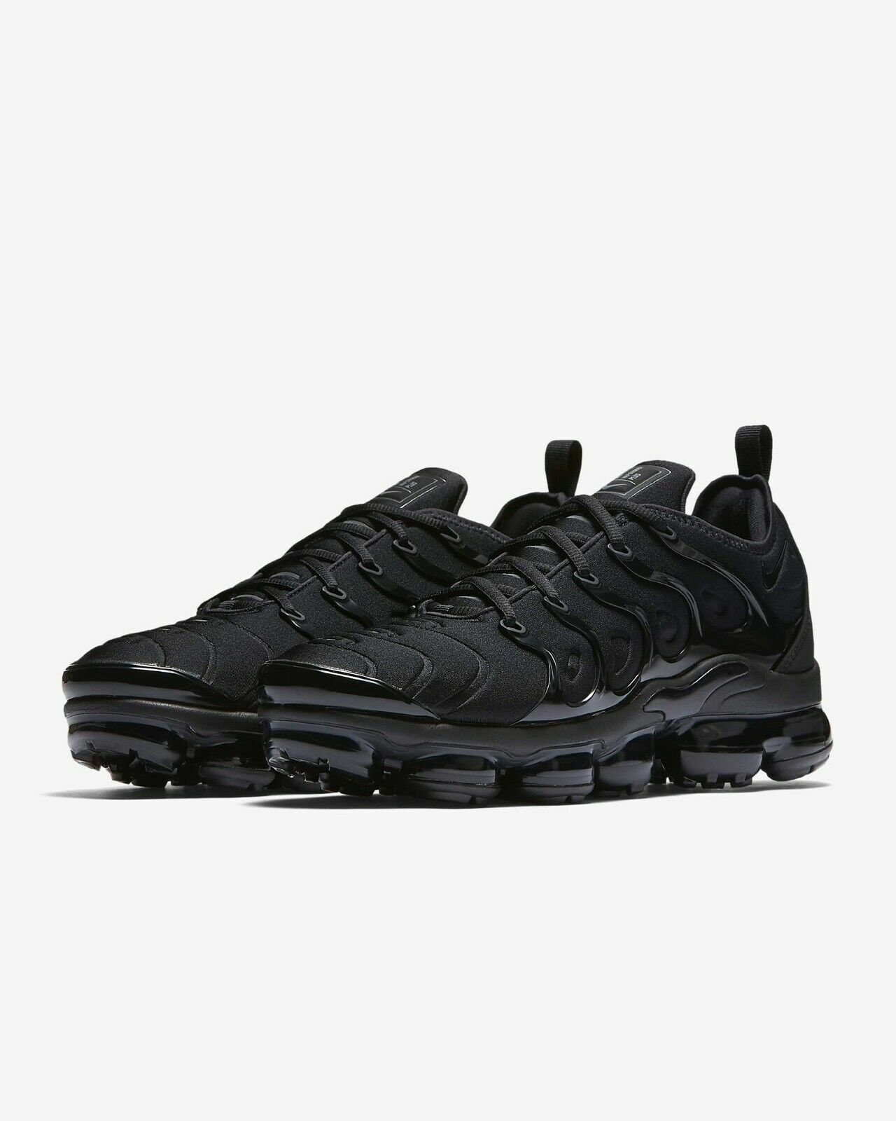 air vapor max plus triple black