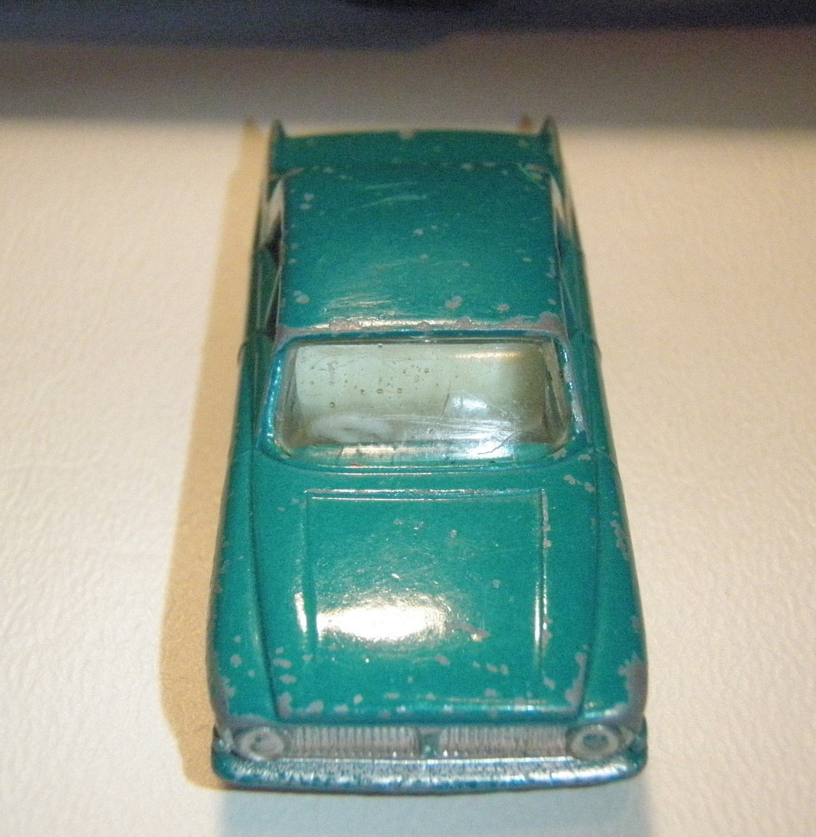 Matchbox # 33-B v.3 1963 Ford Zephyr 6 Mk lll Sedan Die-Cast Car