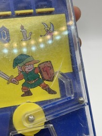 The Legend of Zelda Nintendo NES Era Knockdown Gallery Juego Port&aacute;til