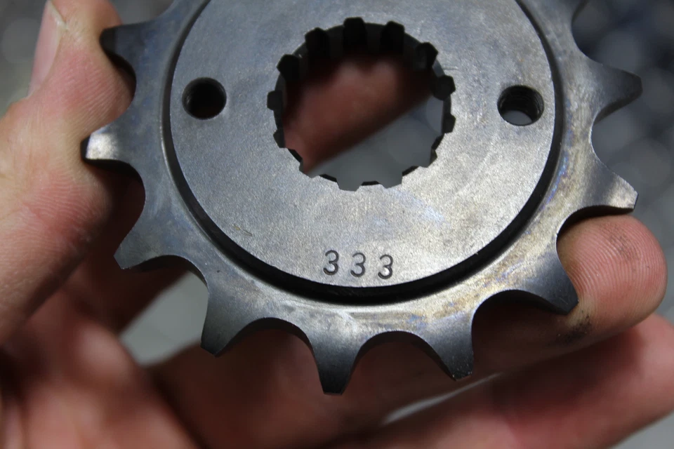 Piñón delantero Suzuki GSXR1000 2008 Sunstar N.O.S P/N 33314 Foto 3 de 4