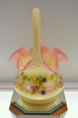 FENTON BASKET Y Burmese Floral SONG SPARROW #d 9/2450 2735ZP NIB
