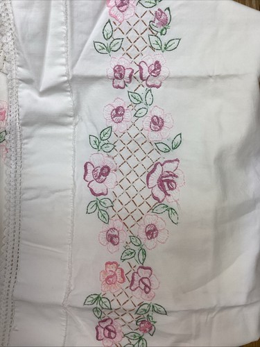 Pillowcases Hand Embroidered Flowers Crocheted Trim 1940s Pink Flowers Trellis - Picture 5 of 5