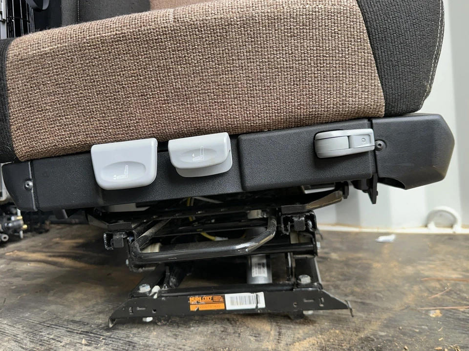 Freightliner Cascadia 2018-2024 asiento delantero derecho del lado del pasajero OEM Foto 4 de 4