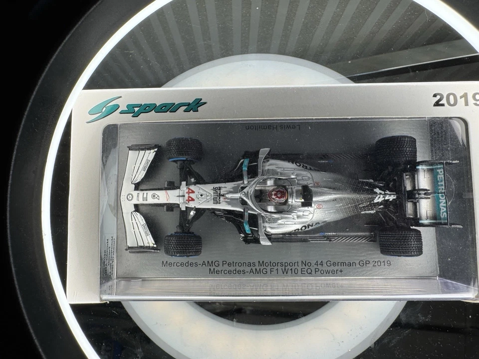 Spark 1:43 S6092 Mercedes AMG W10 Special livery German GP 2019 L.Hamilton - Immagine 4 di 4