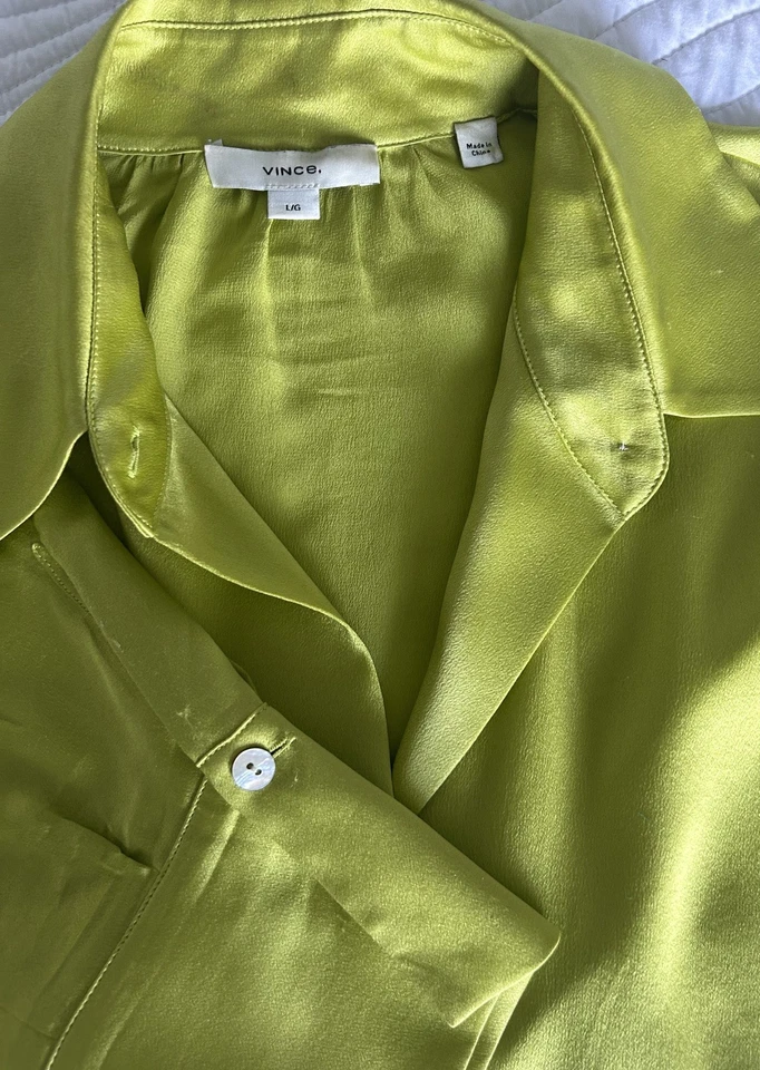 PreLoved Elegante Camisa Vince Silk Charmeuse en un Vibrante Cactus-Verde Lima Talla L  Foto 4 de 4