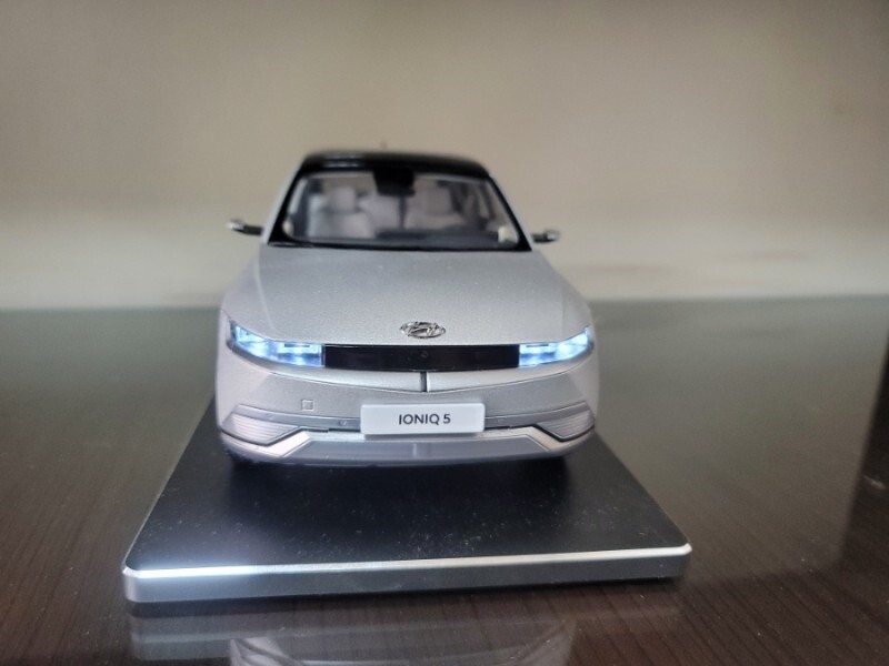 週末セール【新品】ヒョンデ アイオニック5 1/18 RCカー Hyundai IONIQ 5 matte Gold 1:18 Diecast | eBay