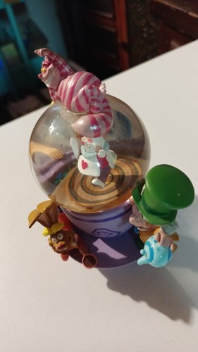 VERY RARE RESIN FIGURINE SNOWGLOBE DISNEYLAND ALICE IN WONDERLAND NEW - Picture 4 of 9