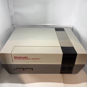 Vintage 1985 Nintendo NES  Home Console W/Gauntlet Complete Tested and Working!!