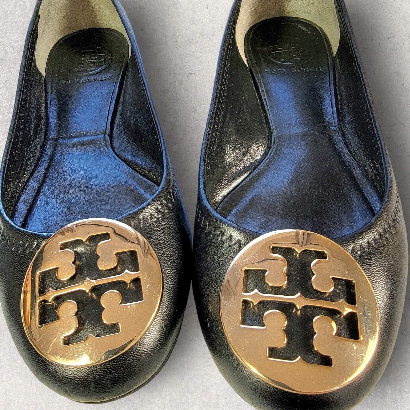 Tory Burch Womens Black Leather Ballet Flats Shoes 5.5 Slip On Gold Logo Travel thumbnail 4