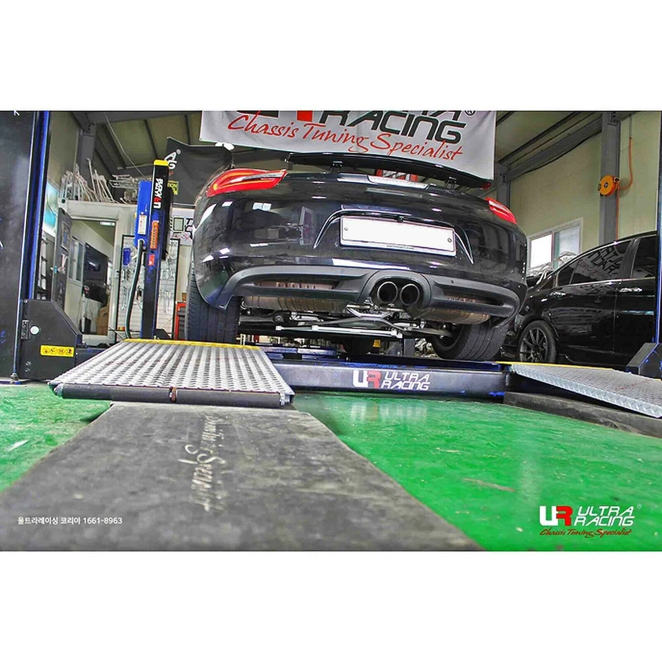 PORSCHE BOXSTER CAYMAN 981 2012-2016 ULTRA RACING 4-PUNKT-HINTERQUERTRAGENSTREBE - Bild 4 von 4