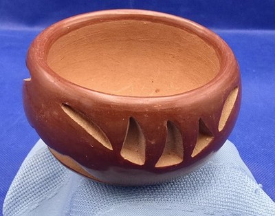 Rare Wanda Tafoya Santa Clara Pueblo Bear Claw Carved Bowl N.M. Severa Relative