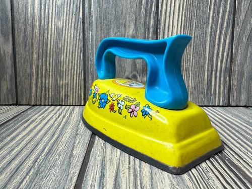 Vintage Childs Toy Iron With Floral Design Tin Yellow Blue 5" - Picture 5 of 6