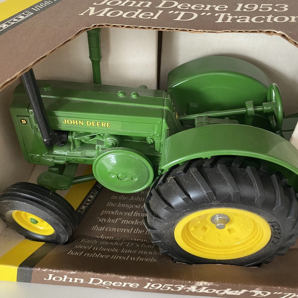 John Deere 1953 Model D Tractor Die-Cast Metal 1/16th Scale ERTL Vintage #5596 - Image 3 of 4