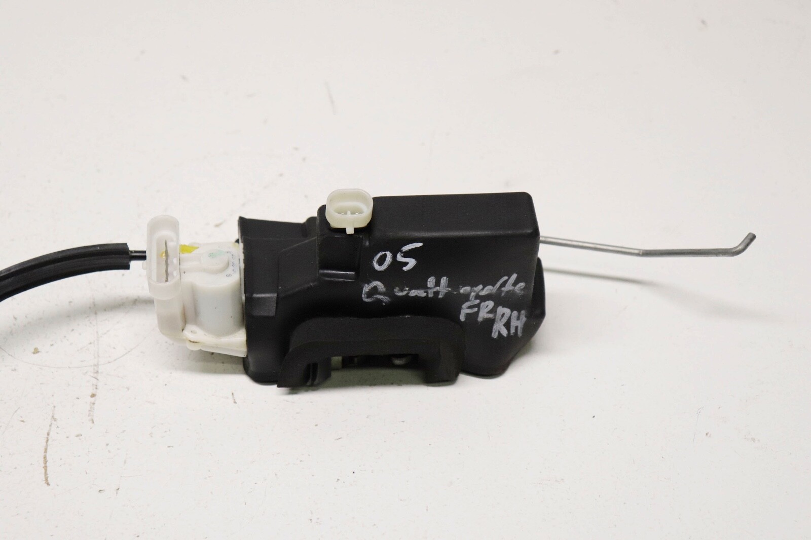 P200569 2003-2012 Maserati Quattroporte M139 FRONT Door Lock Latch Actuator RH