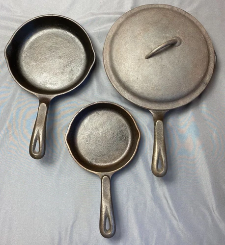 1891 Wagner Ware Set of 3 Cast Iron Skillets: 6.5, 8, 10.5"