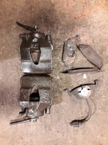 2X Org. ATE Bremszange Bremssattel 81 vorne 82 rechts links VW GOLF IV + Klötze