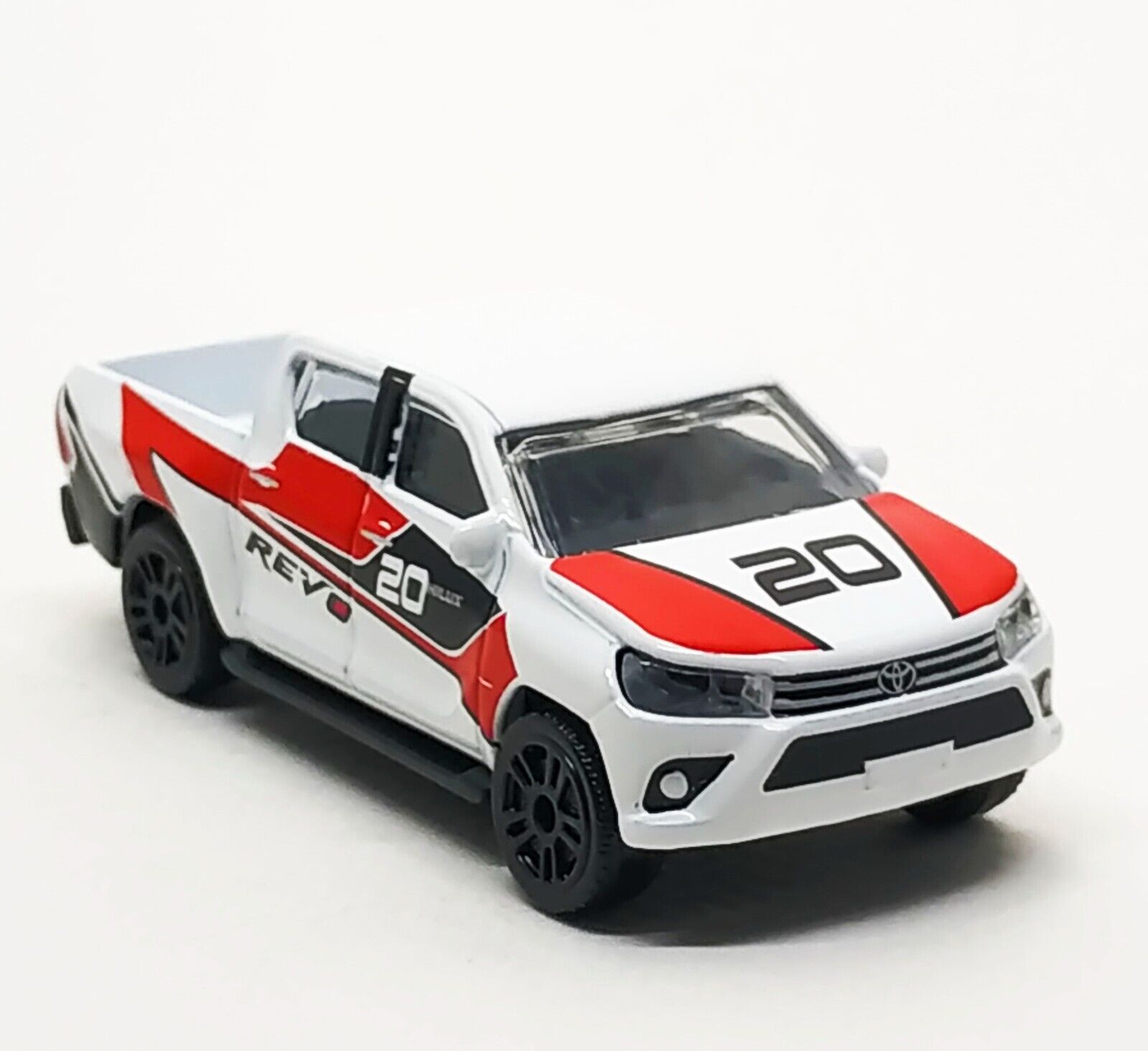 Majorette Toyota Hilux Revo Series 4 White / Red 1:58 (3