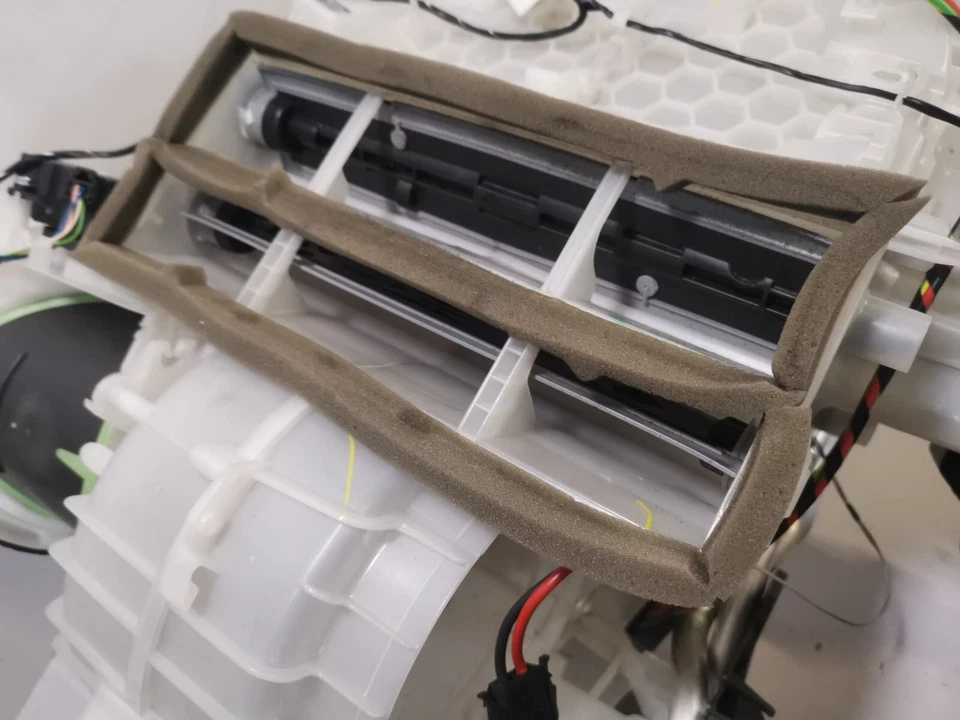 PEUGEOT 208 1.6HDi GT CALEFACTOR SOPLADOR CAJA Y MATRIZ ORIGINAL USADO BUENO 2012-2018 Foto 4 de 4