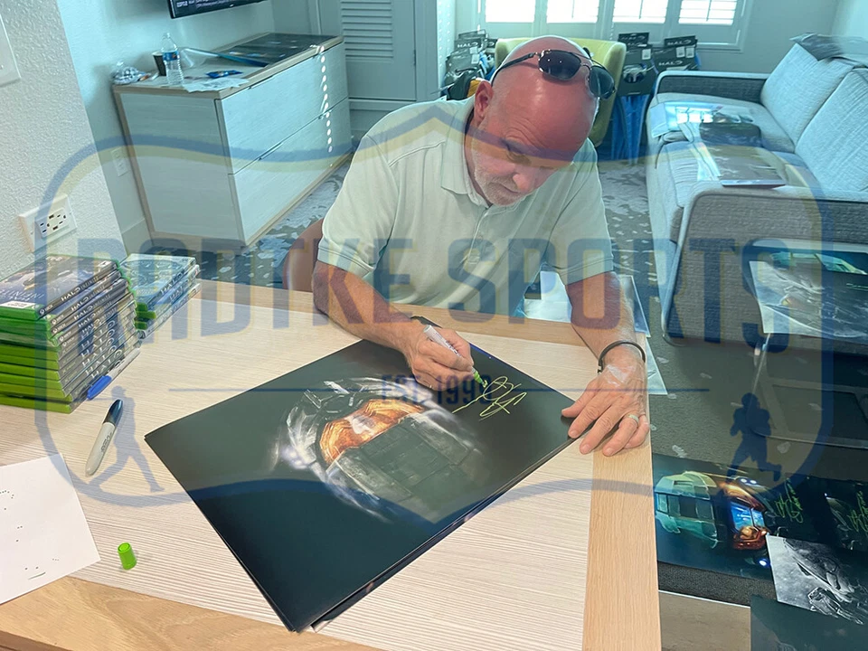 Foto firmada por Steve Downes de halo sin marco 16x20 - Reflejo de Cortana con Insc Foto 3 de 3