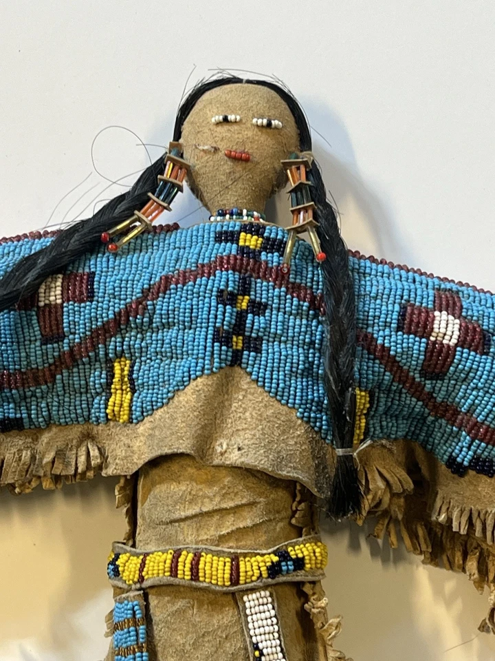Antigua muñeca india Lakota (Sioux) nativa americana con cuentas; 18 pulgadas; finales de 1800 Foto 2 de 4