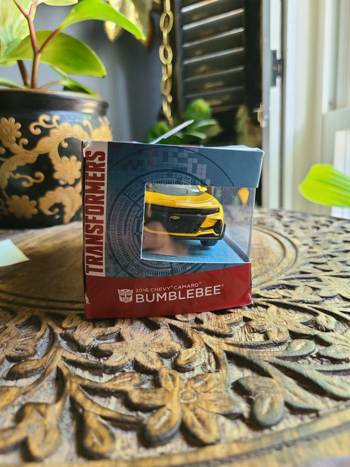 Jada Transformers Bumblebee 2016 Chevy Camaro Die-Cast Car 1:32 The Last Knight - Image 3 of 4