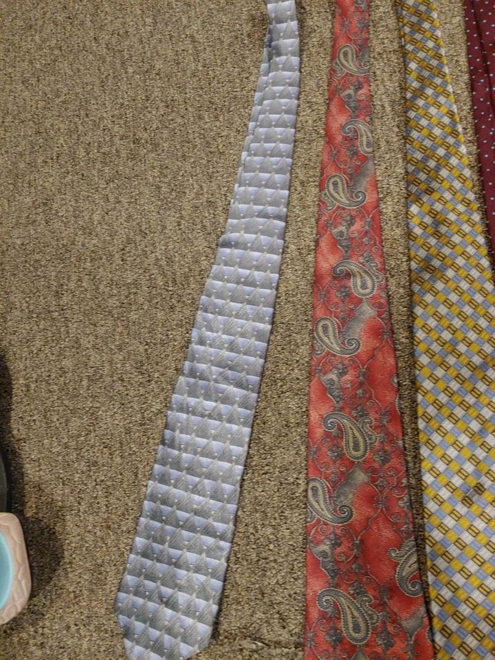 Lote De 13 Corbatas Cumpleaños Vintage Diferentes Marcas Colores Diseños Foto 2 de 4