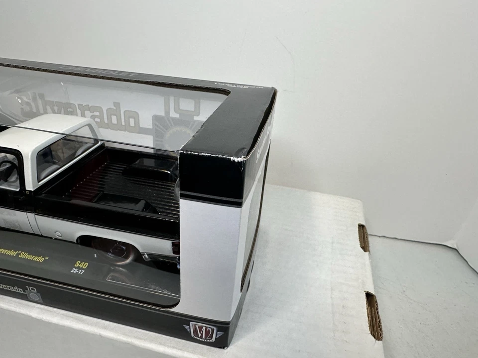 CHASE! M2 Machines 1975 Chevy Silverado Square Body 1/24 Scale (Read) - Image 3 of 4