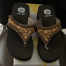 Yellow Box Women  s Brown/Gold Thong Sandals Rhinestone Beaded Slip On 6.5