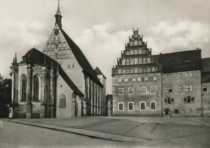 14-858 Ansichtskarte Freiberg Dom mit Stadt- und Bergbaumuseum Erzgebirge DDR - Bild 1 von 1