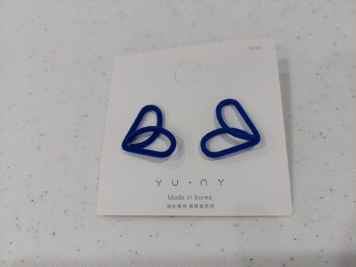 Nuovi orecchini a cuore blu profondo floccati fuzzy design sudcoreano importazione borchie - Foto 2 di 5