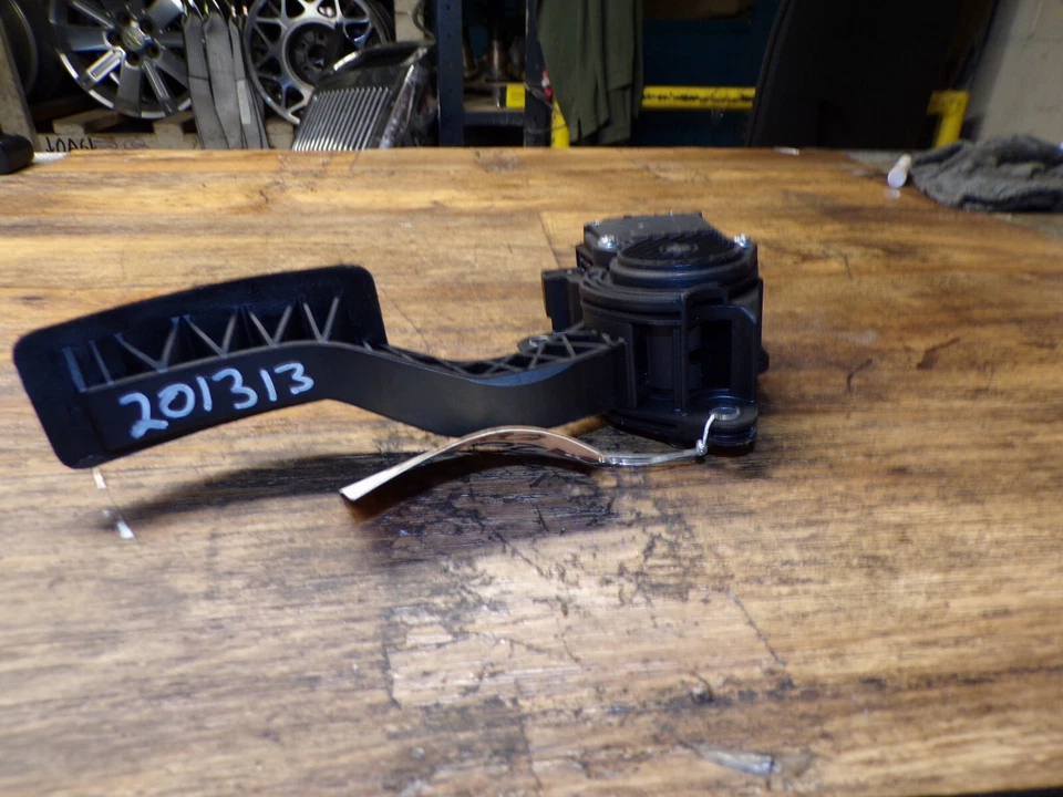 fits 2009-2014 NISSAN MAXIMA  GAS ACCELERATOR PEDAL OEM ID-180029HA0B Foto 3 de 4