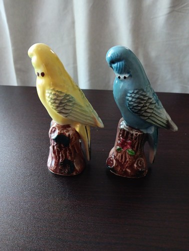 Vtg Blue & Yellow Budgerigar Budgee Parakeet Flowering Stump Salt Pepper Shakers - Picture 10 of 11