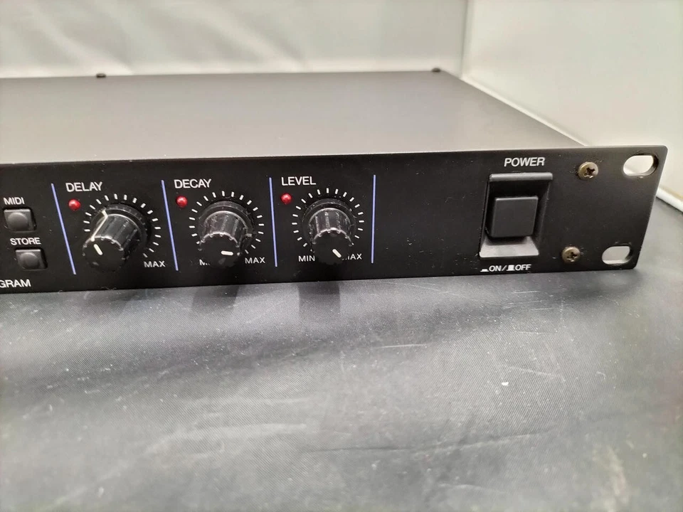 Yamaha REV100 - Digital Reverberator Effects Processor Used Free Shipping Japan - Image 2 of 4